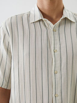 Regular Fit K?sa Kollu ?izgili M?slin Erkek G?mlek