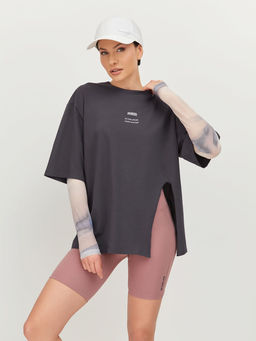 Футболка прямого силуэта с разрезом спереди графит - NEVERLATE фото 4