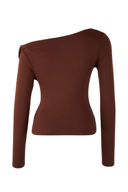 Kahverengi Fitted/Vucuda Oturan Asimetrik yaka Detayl? Yumusak Kumasl? Orme Bluz TWOAW26BZ00088