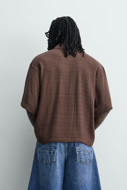CAMISA RELAXED FIT ESTRUCTURA TEXTURA / Marr?n