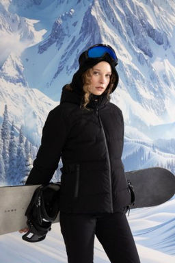 DeFactoFit USB Is?t?c?l? Kayak Montu Su Itici Ruzgar Gecirmez Kapusonlu Fermuarl? Cepli