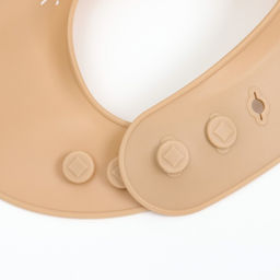 Нагрудник для кормления детский M&B, силиконовый, 23×4×29, бежевый