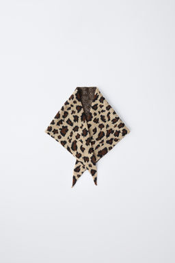 TRIANGULAR KNIT ANIMAL PRINT SCARF