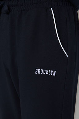 Lacivert Regular Fit Bask?l? Biyeli Lastik Paca Esofman Alt? TMNSS22EA0121