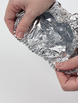 Цена за 2 шт. Пакеты - крышки на тарелку для свежести и тепла еды, на резинке, фольга, набор 10 шт., d до 36 см, серебристые