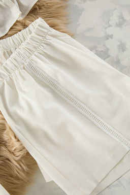 Trendyolmilla Ekru 3lu %100 Pamuklu F?rf?rl? ve Serit Aksesuarl? Sortlu Dokuma Pijama Tak?m? THMSS25PT00054 фото 10