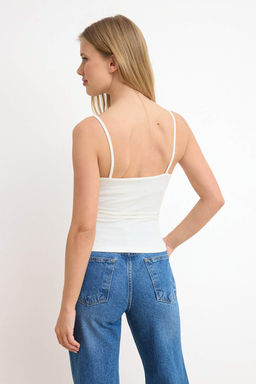 Ekru Fitted/Vucuda Oturan Havuz Yaka Ince Ask?l? Kolsuz Yumusak Orme Bluz TWOSS26BZ00633