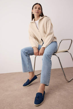 Lacivert Suet Aksesuar Detayl? Kad?n Loafer Ayakkab?
TAKAW26LA00000