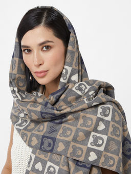 в составе ШЕРСТЬ и КАШЕМИР  Большой, мягкий, теплый двусторонний палантин с принтом.