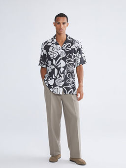 Regular Fit Resort Yaka K?sa Kollu Desenli Viskon Erkek G?mlek