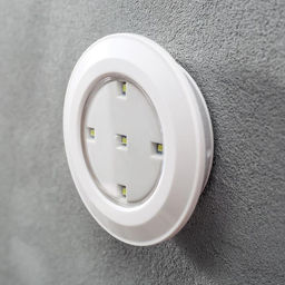 Ночник с ПДУ 16043/1 LED от батареек 3ААА белый 9×9×2 см RISALUX