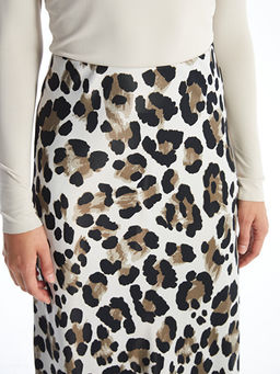 Standart Fit Desenli Kad?n Etek