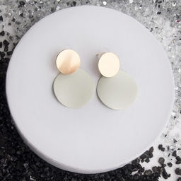 Серьги металл Леди два круга, цвет молочный в золоте - Queen fair фото 2