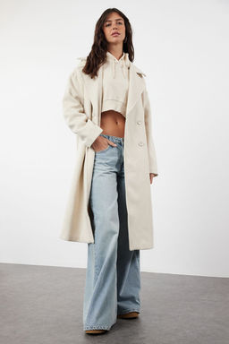 Ekru Oversize Genis Kesim Uzun Yunlu Kase Kaban TWOAW21KB0038