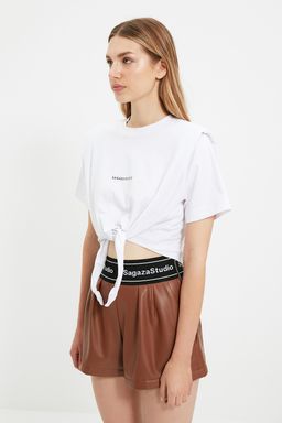 TRENDYOLMILLA X Sagaza Studio Siyah Sloganl? Orme T-Shirt TPRAW22TS0214  фото 12