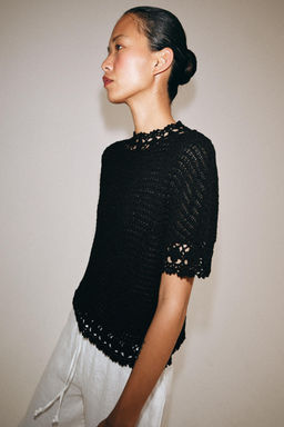 TOP PUNTO CUELLO SUBIDO FLORES / Negro - Zara фото 4