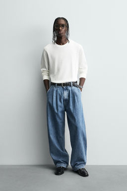 WIDE-FIT PLEATED JEANS