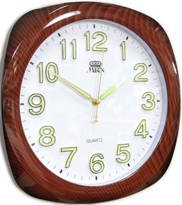 Настенные часы Mirron квадратные коричневые P2535BMDKB