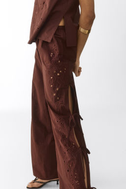 Pantal?n con bordado ingl?s y lazadas decorativas - H&m фото 3