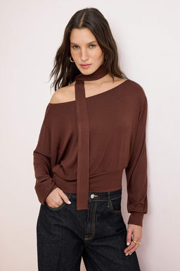 Kahverengi Duz Ac?k Omuzlu Sal Aksesuar Detayl? Regular/Normal Kal?p Orme Bluz TWOAW26BZ00308