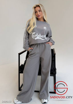 Спортивный женский костюм