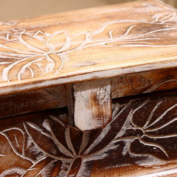 Шкатулка «Цветы», 40×20×18 см, дерево албезия, светло-коричневая