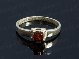 Кольцо с янтарём в посеребрении квадратик 4мм коньячный