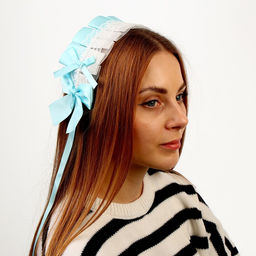 Карнавальная повязка Лолита, голубая с белым кружевом