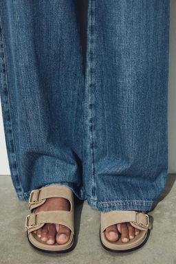 SPLIT SUEDE STRAPPY FLAT SANDALS