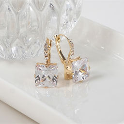 Серьги со стразами Циркония мини, квадрат, белые в золоте