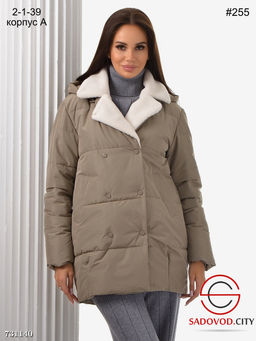 Весенняя женская куртка с меховым воротником