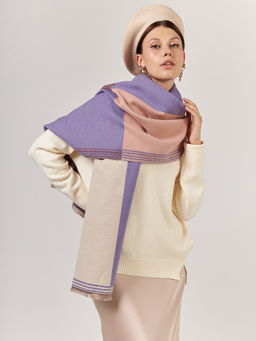 В СОСТАВЕ ШЕРСТЬ И КАШЕМИР Большой, мягкий, теплый однотонный двусторонний палантин. - Tantino фото 7