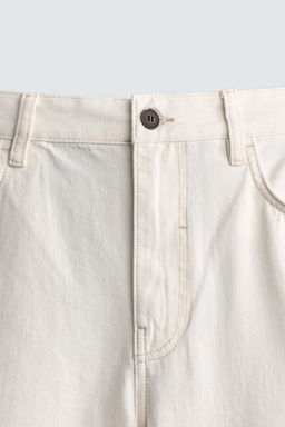 JEANS STRAIGHT FIT / Blanco roto