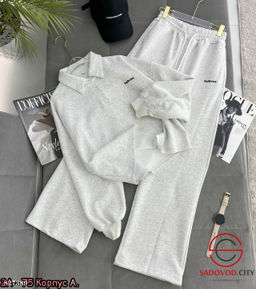 Спортивный женский костюм