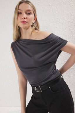 Antrasit More Sustainable Modal Ak?skan Kumasl? Fitted Asimetrik Yaka Orme Bluz TWOSS25BZ00398