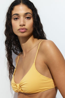 Top de bikini con nudo decorativo y relleno - H&m фото 4