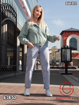 Женская ветровка с капюшоном