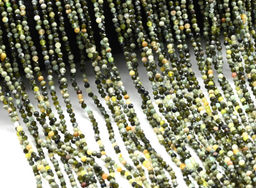 Бусины из граната зеленого (Гроссуляра) шарик гр.2мм, 37см, 170 бусин Радуга камня