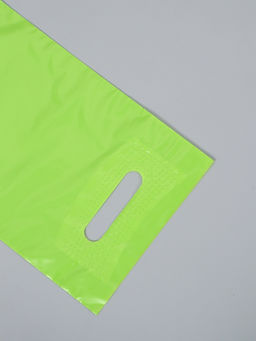 Цена за 50 шт. Пакет полиэтиленовый с вырубной ручкой, Салатовый 20-30 См, 50 мкм