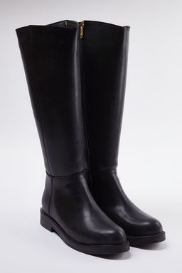 Siyah Fermuarl? K?sa Duz Topuklu Kad?n Cizme TAKAW25CZ00000