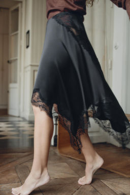 ASYMMETRIC LACE SATIN SKIRT - Zara фото 9
