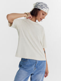 Футболка женская в бежевом цвете белый чай Mark Formelle