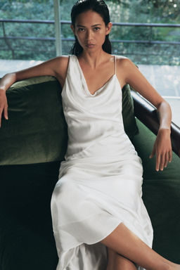 VESTIDO SATINADO ESCOTE ESPALDA / Crudo claro - Zara фото 2