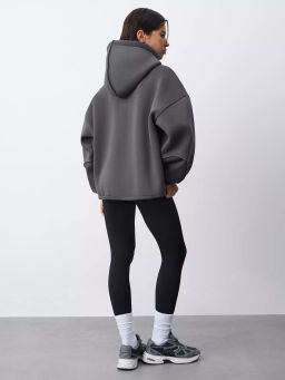 Утепленное худи с фигурными рельефами