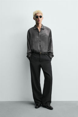 CAMISA FLUIDA ESTAMPADO EFECTO LAVADO / Gris