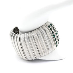 Металлический широкий браслет с цирконом цв.зеленый