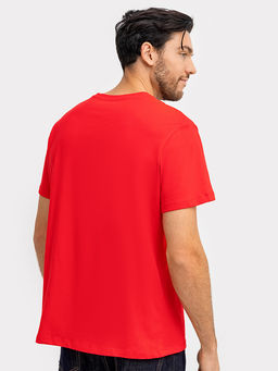 Футболка мужская новогодняя в красном цвете с печатью - Mark formelle фото 4