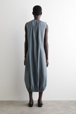 VESTIDO MIDI ESTILO GLOBO