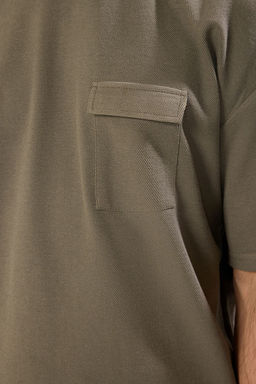 Haki Oversize/Genis Kesim Dokulu Cep Detayl? K?sa Kol T-shirt TMNSS25TS00061