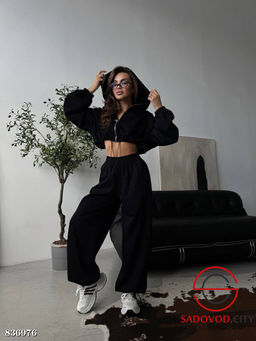 Спортивный женский костюм